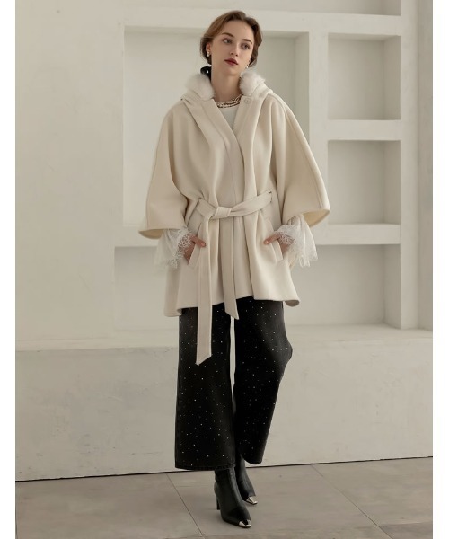 MEISM（ミズム）の「[2025-26 WINTER COLLECTION][MEISM by Re:EDIT]リバーフーディーポンチョコート（ポンチョ・レディース・ブラック/グレー/ホワイト・MEDIUM/LARGE）」の9枚目の写真