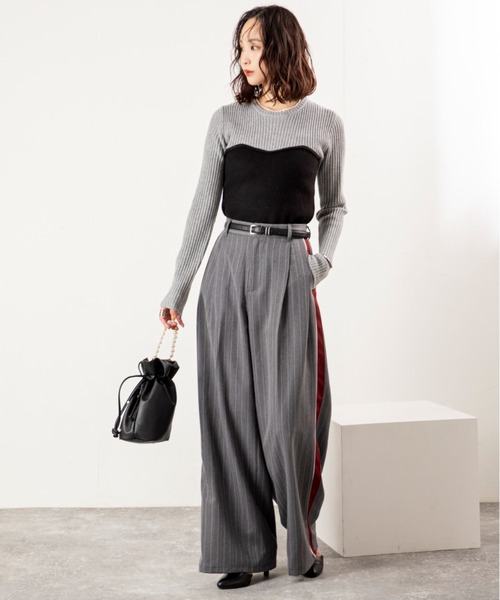 MILLION CARATS(ミリオンカラッツ)の「【スタイルアップと体型カバーを両立】きちんと感がありながら、後ろゴム仕様でストレスフリー!洗練された印象を放つサイドライン入りきれいめパンツ(その他パンツ・レディース・グレー/チャコールグレー・FREE)」の6枚目の写真