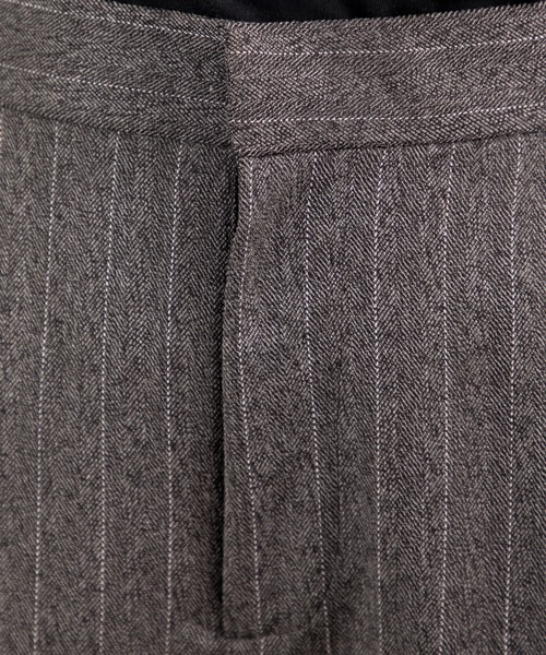 MILLION CARATS(ミリオンカラッツ)の「【スタイルアップと体型カバーを両立】きちんと感がありながら、後ろゴム仕様でストレスフリー!洗練された印象を放つサイドライン入りきれいめパンツ(その他パンツ・レディース・グレー/チャコールグレー・FREE)」の12枚目の写真