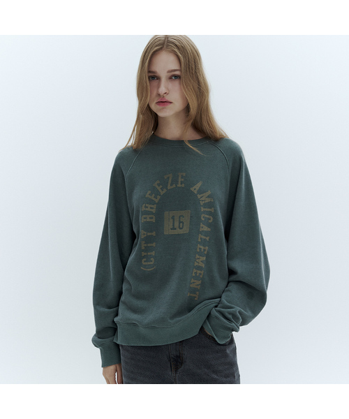 CITYBREEZE(シティブリーズ)の「ピグメントアーチロゴスウェットシャツ_2COLORS(スウェット・レディース・グリーン/Beige・FREE)」の1枚目の写真