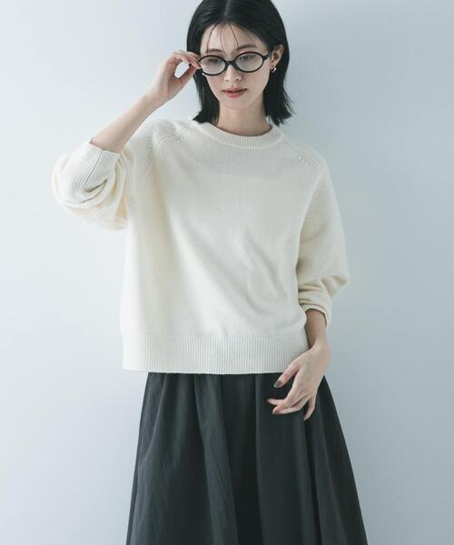 URBAN RESEARCH（アーバンリサーチ）の「ウォッシャブルウールカシミヤニット（ニット/セーター・レディース・オフホワイト/ブルー/レッド・FREE）」の2枚目の写真