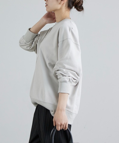 Lui's（ルイス）の「後ろデザインミニ裏毛ロンT（Tシャツ/カットソー・レディース・ライトグレー/ブラック/オフホワイト・FREE）」の21枚目の写真