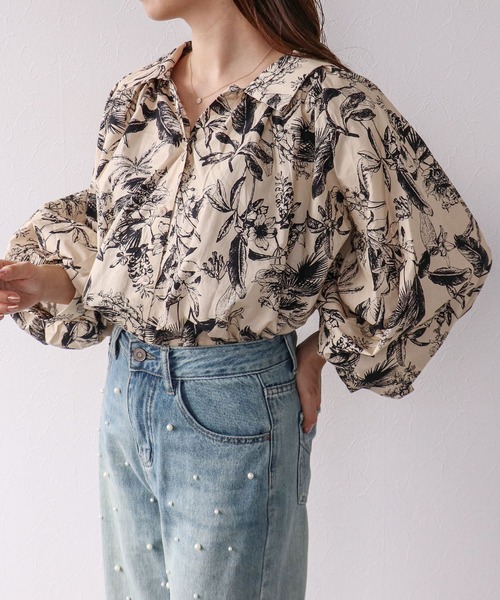 Cepica（セピカ）の「草花プリントボリューム袖ブラウス（シャツ/ブラウス・レディース・ライトベージュ・FREE）」の4枚目の写真