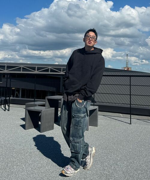 FDR(エフディーアール)の「Embo Pigment Star Disk Logo Hoodie Black(パーカー・メンズ・その他・M/L)」の4枚目の写真