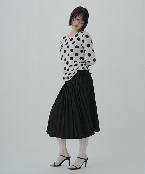 FEKETE(フェケテ)の「wrapping pleated skirt / ラッピングプリーツスカート(スカート・レディース・ベージュ/ライトブルー/ブラック・FREE)」の5枚目の写真