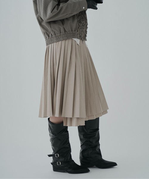 FEKETE(フェケテ)の「wrapping pleated skirt / ラッピングプリーツスカート(スカート・レディース・ベージュ/ライトブルー/ブラック・FREE)」の15枚目の写真