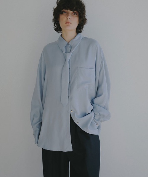 ETRE TOKYO（エトレトウキョウ）の「キュプラネクタイオーバーサイズシャツ（シャツ/ブラウス・レディース・ブラウン/ブルー/ライトベージュ・FREE）」の3枚目の写真