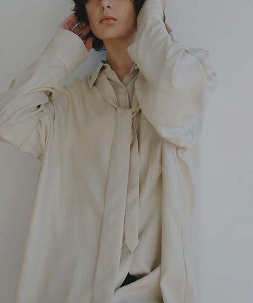 ETRE TOKYO（エトレトウキョウ）の「キュプラネクタイオーバーサイズシャツ（シャツ/ブラウス・レディース・ブラウン/ブルー/ライトベージュ・FREE）」の8枚目の写真