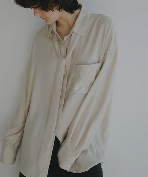 ETRE TOKYO（エトレトウキョウ）の「キュプラネクタイオーバーサイズシャツ（シャツ/ブラウス・レディース・ブラウン/ブルー/ライトベージュ・FREE）」の9枚目の写真
