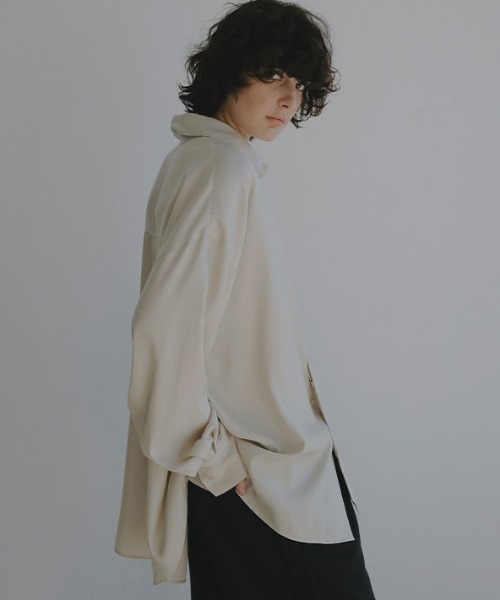 ETRE TOKYO（エトレトウキョウ）の「キュプラネクタイオーバーサイズシャツ（シャツ/ブラウス・レディース・ブラウン/ブルー/ライトベージュ・FREE）」の11枚目の写真