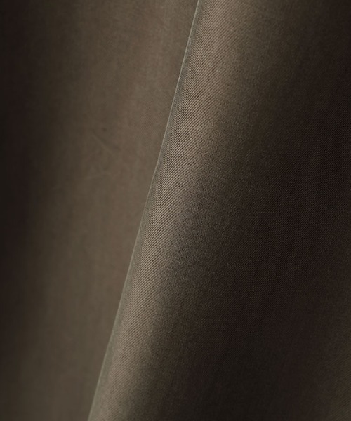 ETRE TOKYO（エトレトウキョウ）の「キュプラネクタイオーバーサイズシャツ（シャツ/ブラウス・レディース・ブラウン/ブルー/ライトベージュ・FREE）」の16枚目の写真