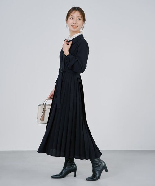 COHINA（コヒナ）の「ベルト付きサイドプリーツワンピース-short & regular 【低身長・小柄女性】（シャツワンピース・レディース・ネイビー/ベージュ・REGULAR/SHORT）」の18枚目の写真