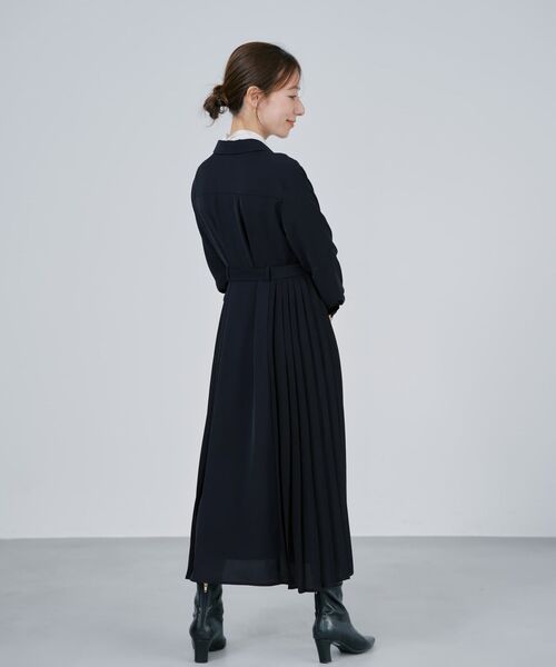 COHINA（コヒナ）の「ベルト付きサイドプリーツワンピース-short & regular 【低身長・小柄女性】（シャツワンピース・レディース・ネイビー/ベージュ・REGULAR/SHORT）」の19枚目の写真