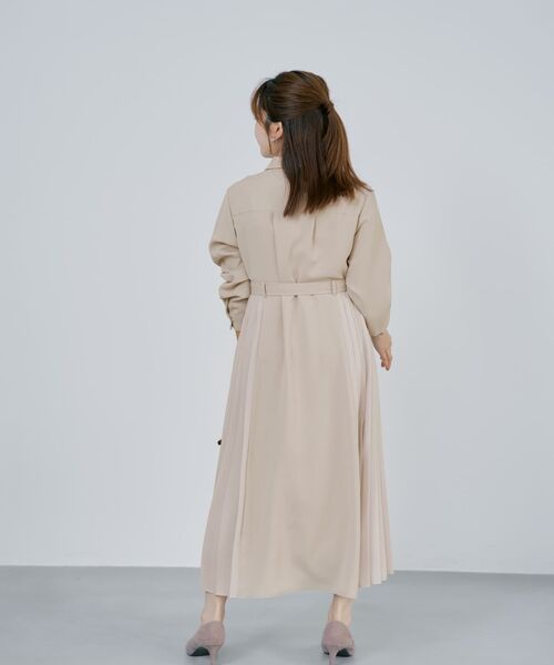 COHINA（コヒナ）の「ベルト付きサイドプリーツワンピース-short & regular 【低身長・小柄女性】（シャツワンピース・レディース・ネイビー/ベージュ・REGULAR/SHORT）」の22枚目の写真