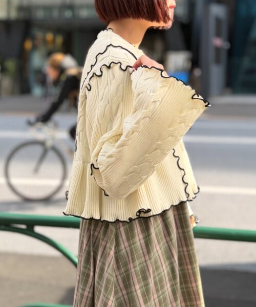 w closet(ダブルクローゼット)の「new配色メロウケーブルカーディガン(カーディガン/ボレロ・レディース・サックスブルー/ブラック/アイボリー/ピンク/ネイビー/イエロー・FREE)」の8枚目の写真