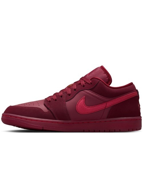 JORDAN BRAND(ジョーダンブランド)の「JORDAN BRAND Air Jordan 1 Low Se(ジョーダンブランド エア ジョーダン 1 Low Se)(スニーカー・メンズ・レッド系・29cm/27.5cm/26.5cm/26cm/23cm/23.5cm/25cm/25.5cm/27cm/28cm/28.5cm)」の3枚目の写真