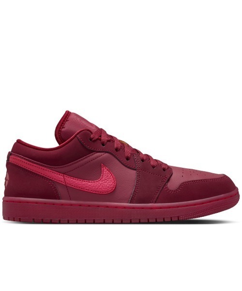 JORDAN BRAND(ジョーダンブランド)の「JORDAN BRAND Air Jordan 1 Low Se(ジョーダンブランド エア ジョーダン 1 Low Se)(スニーカー・メンズ・レッド系・29cm/27.5cm/26.5cm/26cm/23cm/23.5cm/25cm/25.5cm/27cm/28cm/28.5cm)」の4枚目の写真