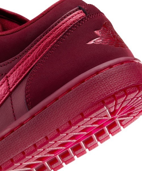 JORDAN BRAND(ジョーダンブランド)の「JORDAN BRAND Air Jordan 1 Low Se(ジョーダンブランド エア ジョーダン 1 Low Se)(スニーカー・メンズ・レッド系・29cm/27.5cm/26.5cm/26cm/23cm/23.5cm/25cm/25.5cm/27cm/28cm/28.5cm)」の11枚目の写真