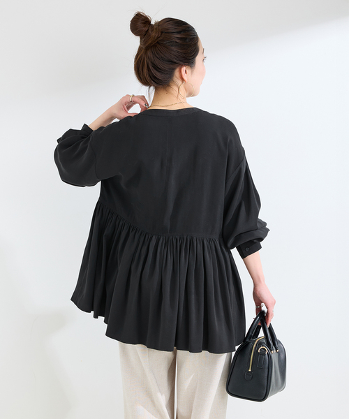 B.C STOCK（ベーセーストック）の「ウォッシャブル / Vネックギャザーブラウス（シャツ/ブラウス・レディース・ホワイト/ブラック・FREE）」の16枚目の写真