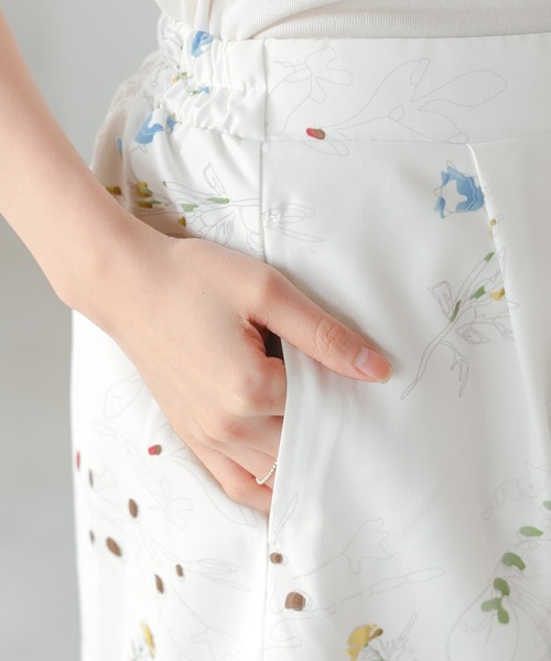 itto...（イット）の「花柄プリントパンツ（スラックス・レディース・ブラック/オフホワイト・M）」の15枚目の写真