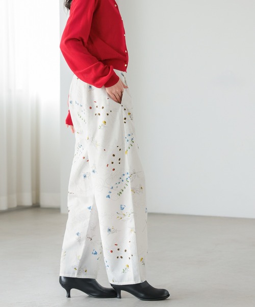 itto...（イット）の「花柄プリントパンツ（スラックス・レディース・ブラック/オフホワイト・M）」の5枚目の写真