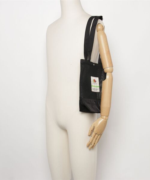 FRUIT OF THE LOOM(フルーツオブザルーム)の「【FRUIT OF THE LOOM/フルーツオブザルーム】MESH TOTE BAG M / メッシュトートバッグM(トートバッグ・レディース・ブラック/ベージュ/イエロー/ミント/ネイビー・FREE)」の6枚目の写真