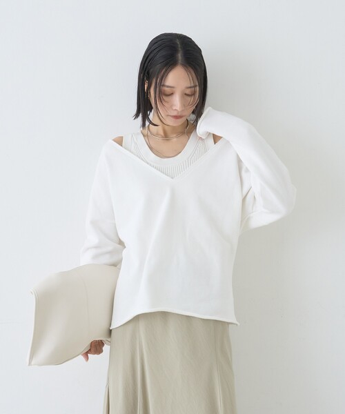 Rouge vif Anna（ルージュヴィフアンナ）の「裏毛Vネックスウェットプルオーバー（スウェット・レディース・グレー/オフホワイト・フリー）」の4枚目の写真