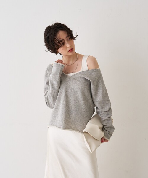 Rouge vif Anna（ルージュヴィフアンナ）の「裏毛Vネックスウェットプルオーバー（スウェット・レディース・グレー/オフホワイト・フリー）」の9枚目の写真