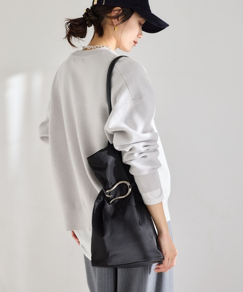 LE VERNIS（ル・ベルニ）の「BARNYARDSTORM / LE VERNIS(ルベルニ)別注カラー / 巾着トート（トートバッグ・レディース・ブラック/カーキ・FREE）」の2枚目の写真