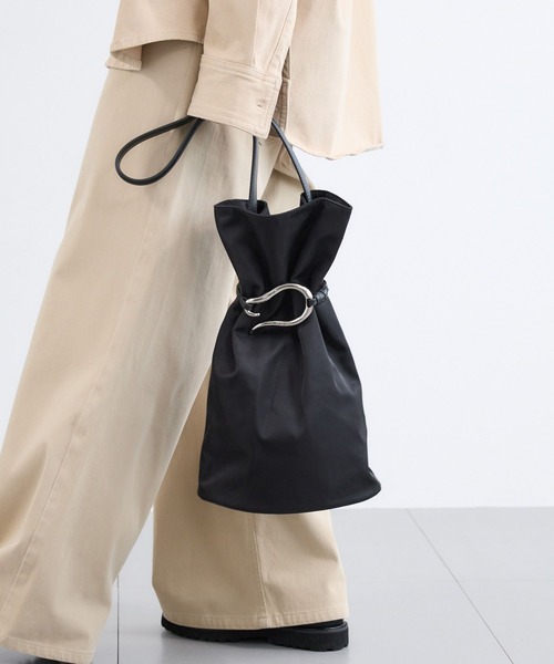 LE VERNIS（ル・ベルニ）の「BARNYARDSTORM / LE VERNIS(ルベルニ)別注カラー / 巾着トート（トートバッグ・レディース・ブラック/カーキ・FREE）」の19枚目の写真