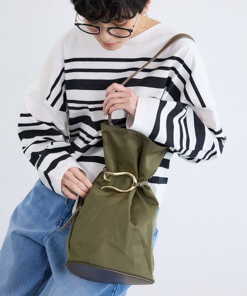 LE VERNIS（ル・ベルニ）の「BARNYARDSTORM / LE VERNIS(ルベルニ)別注カラー / 巾着トート（トートバッグ・レディース・ブラック/カーキ・FREE）」の14枚目の写真