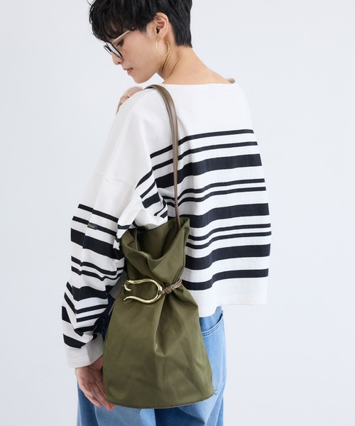 LE VERNIS（ル・ベルニ）の「BARNYARDSTORM / LE VERNIS(ルベルニ)別注カラー / 巾着トート（トートバッグ・レディース・ブラック/カーキ・FREE）」の11枚目の写真