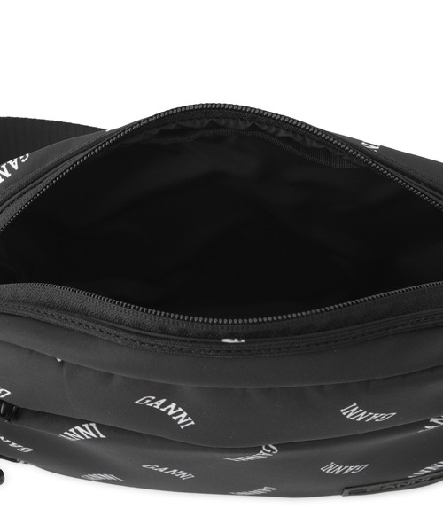 GANNI（ガニー）の「【GANNI for ADAM ET ROPE'】Re-Tech Logo Print Festival bag（ショルダーバッグ・レディース・ブラック・FREE）」の15枚目の写真