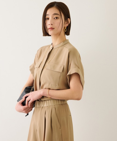 ROPE'（ロペ）の「ライトトリアセバックサテンフラップブラウス/イージーケア・セットアップ対応（シャツ/ブラウス・レディース・ネイビー/ベージュ・FREE）」の4枚目の写真