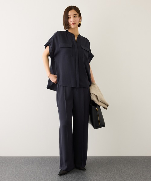 ROPE'（ロペ）の「ライトトリアセバックサテンフラップブラウス/イージーケア・セットアップ対応（シャツ/ブラウス・レディース・ネイビー/ベージュ・FREE）」の11枚目の写真