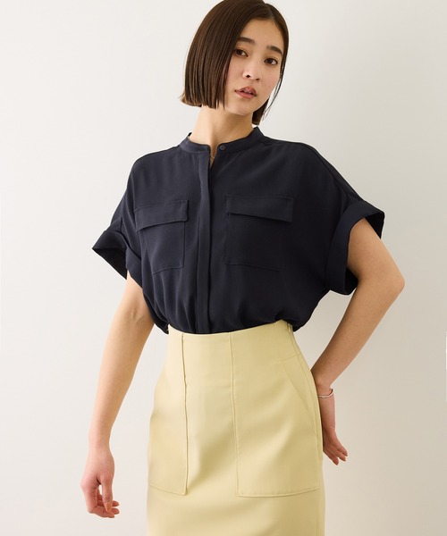 ROPE'（ロペ）の「ライトトリアセバックサテンフラップブラウス/イージーケア・セットアップ対応（シャツ/ブラウス・レディース・ネイビー/ベージュ・FREE）」の14枚目の写真