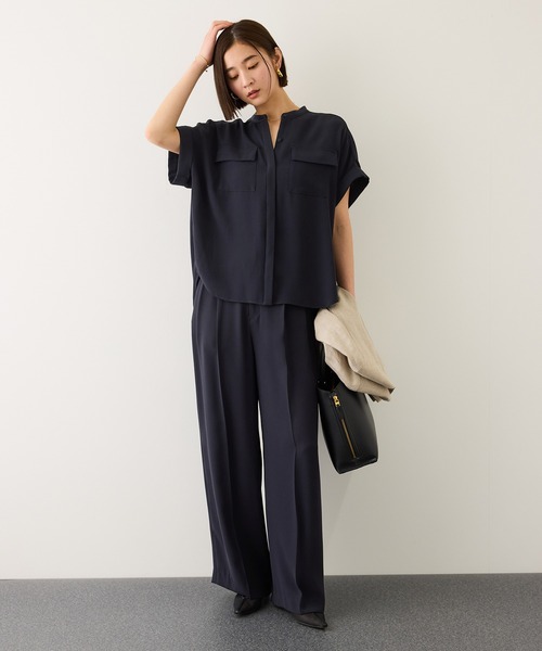 ROPE'（ロペ）の「ライトトリアセバックサテンフラップブラウス/イージーケア・セットアップ対応（シャツ/ブラウス・レディース・ネイビー/ベージュ・FREE）」の15枚目の写真