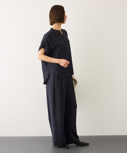 ROPE'（ロペ）の「ライトトリアセバックサテンフラップブラウス/イージーケア・セットアップ対応（シャツ/ブラウス・レディース・ネイビー/ベージュ・FREE）」の16枚目の写真