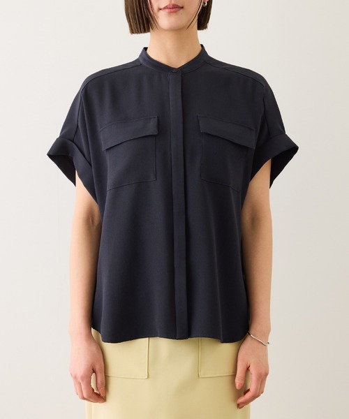 ROPE'（ロペ）の「ライトトリアセバックサテンフラップブラウス/イージーケア・セットアップ対応（シャツ/ブラウス・レディース・ネイビー/ベージュ・FREE）」の17枚目の写真