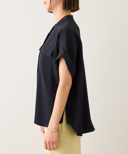 ROPE'（ロペ）の「ライトトリアセバックサテンフラップブラウス/イージーケア・セットアップ対応（シャツ/ブラウス・レディース・ネイビー/ベージュ・FREE）」の18枚目の写真