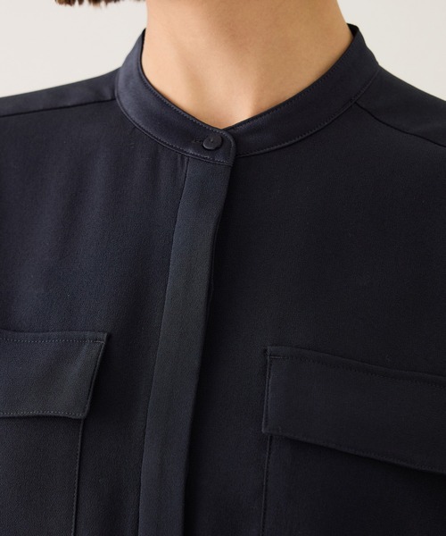 ROPE'（ロペ）の「ライトトリアセバックサテンフラップブラウス/イージーケア・セットアップ対応（シャツ/ブラウス・レディース・ネイビー/ベージュ・FREE）」の20枚目の写真