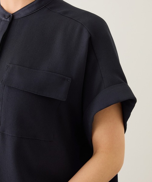 ROPE'（ロペ）の「ライトトリアセバックサテンフラップブラウス/イージーケア・セットアップ対応（シャツ/ブラウス・レディース・ネイビー/ベージュ・FREE）」の22枚目の写真