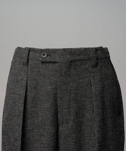 MAISON SPECIAL（メゾンスペシャル）の「《UNISEX》DRY Tweed One-tuck Prime-Wide Tapered Slacks/ドライツイードプライムワイドワンタックテーパードスラックス【MAISON SPECIAL/メゾンスペシャル】■セットアップ対応■（スラックス・メンズ・グレー/ブラック・1/0/2）」の5枚目の写真