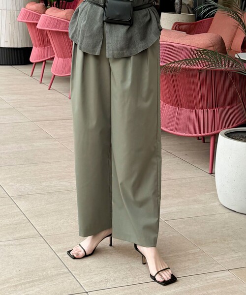 NOLLEY’S（ノーリーズ）の「カルゼストレッチツータックパンツ（その他パンツ・レディース・チャコールグレー/カーキ/ライトグレー/ネイビー・38/36）」の3枚目の写真