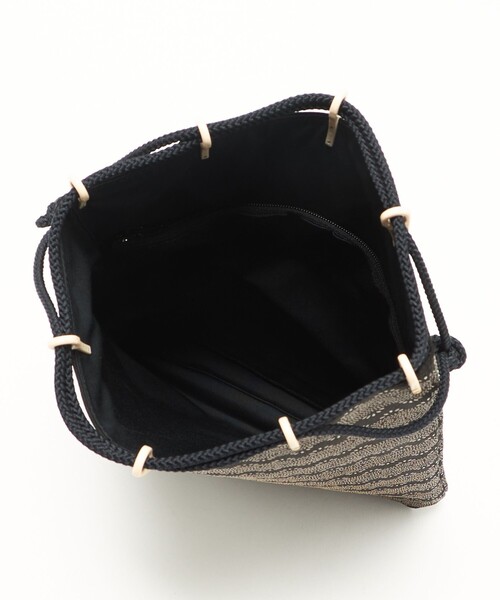UNITED ARROWS(ユナイテッドアローズ)の「<印傳屋上原勇七>合切袋L/爪唐草(ショルダーバッグ・メンズ・その他1・FREE)」の7枚目の写真