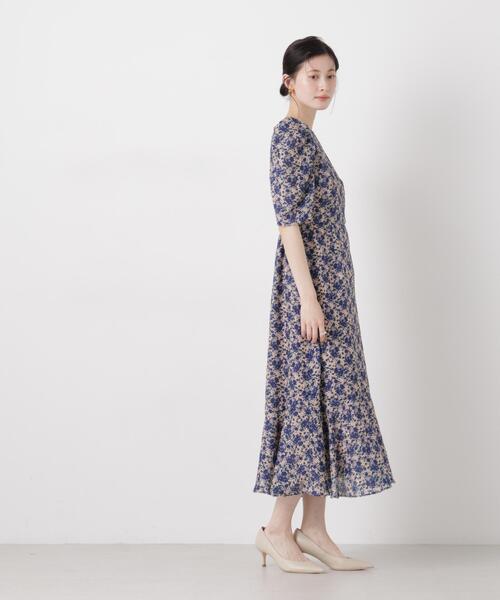 troisiemeCHACO(トロワズィエムチャコ)の「troisieme chaco/別注 CUT JACQUARD ワンピース(ワンピース・レディース・ベージュ/ネイビー・38)」の4枚目の写真