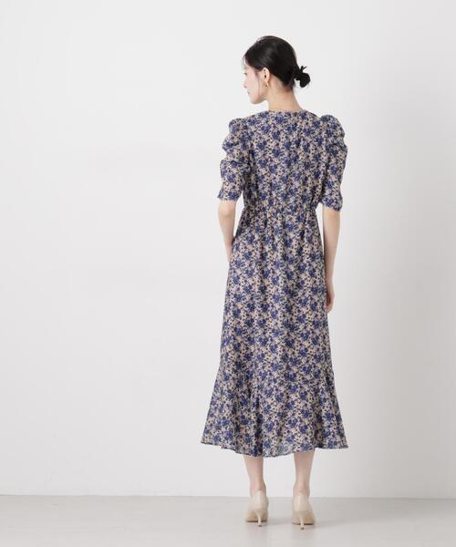 troisiemeCHACO(トロワズィエムチャコ)の「troisieme chaco/別注 CUT JACQUARD ワンピース(ワンピース・レディース・ベージュ/ネイビー・38)」の6枚目の写真
