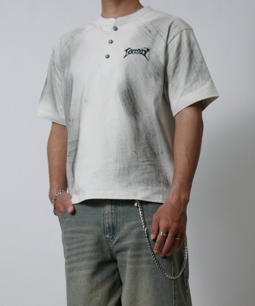 NYLAUS(ナイラス)の「【NYS】トライバル刺繍 スプレー加工 グランジ ショート丈 ヘンリーネック半袖Tシャツ(Tシャツ/カットソー・メンズ・ブラック/アイボリー/ワインレッド・L/M)」の14枚目の写真