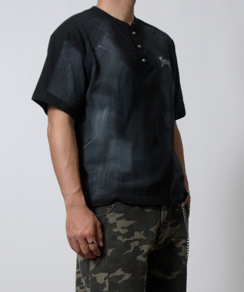 NYLAUS(ナイラス)の「【NYS】トライバル刺繍 スプレー加工 グランジ ショート丈 ヘンリーネック半袖Tシャツ(Tシャツ/カットソー・メンズ・ブラック/アイボリー/ワインレッド・L/M)」の20枚目の写真