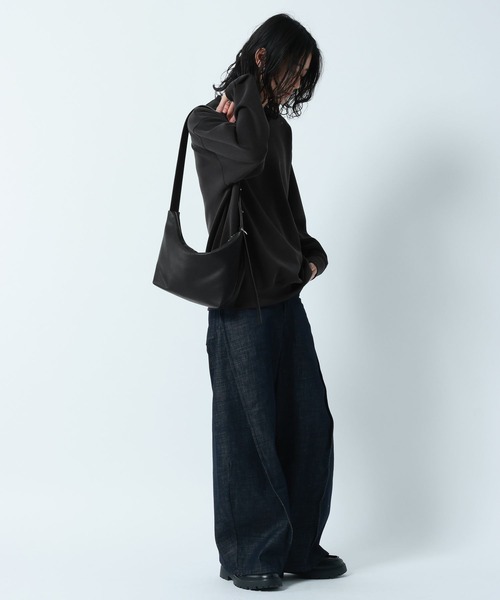 RAGEBLUE（レイジブルー）の「Synthetic Leather Half Moon Hand Bag/シンセティックレザー/ハーフムーンショルダー/ハンドバッグ（ショルダーバッグ・メンズ・ブラック/ブラウン・FREE）」の4枚目の写真